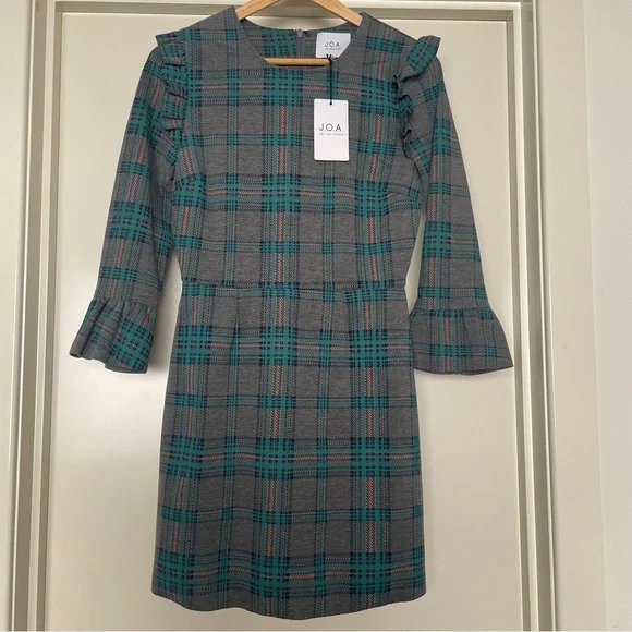 HOST PICK⭐️L.A brand J.O.A ✨Plaid Dress-Grey/Green-ruffles-3/4 sleeves 🖤💚 - Picture 1 of 9